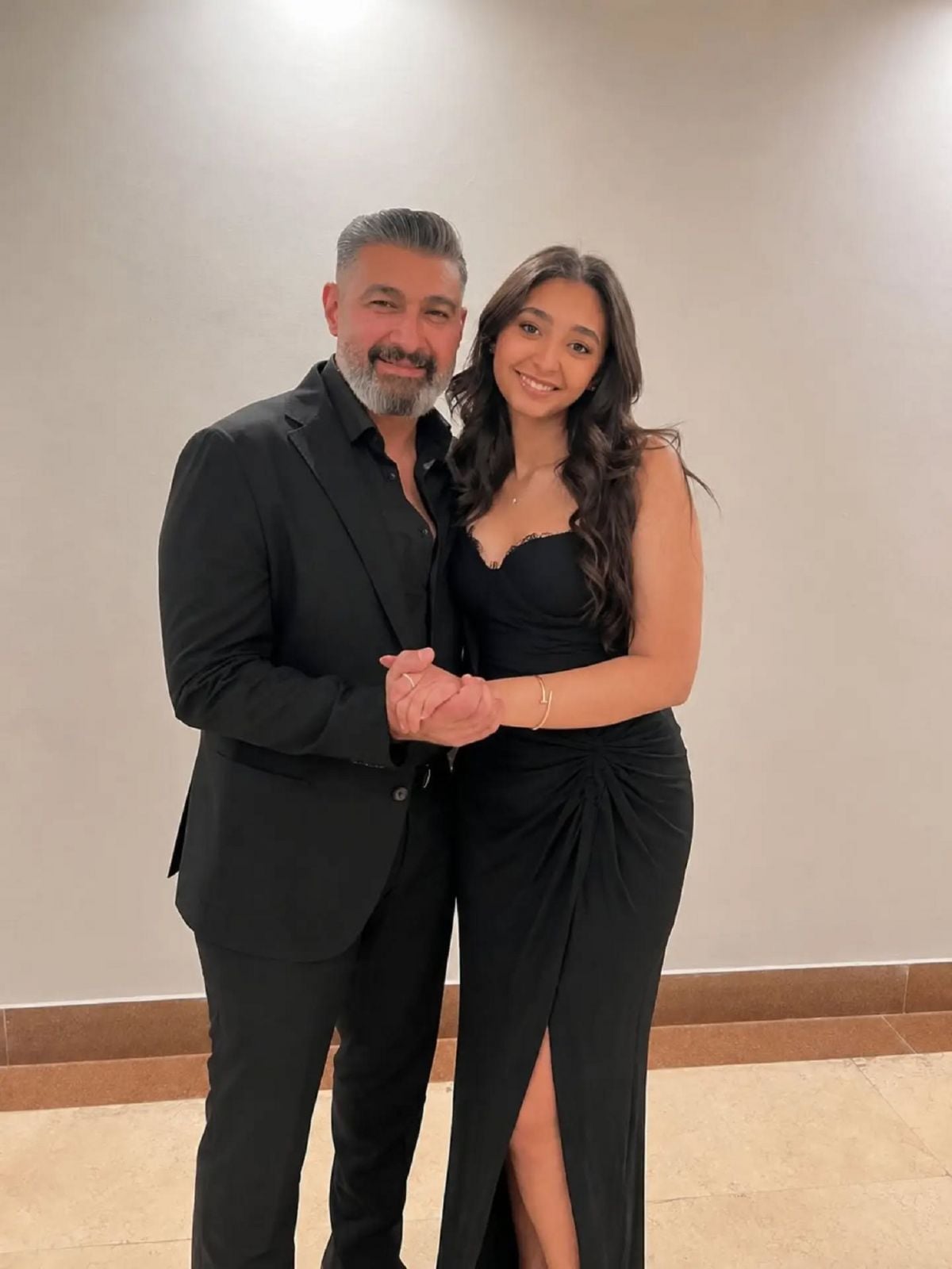 ياسر جلال يتأثر بغياب ابنته ونجوم الفن يدعمونه