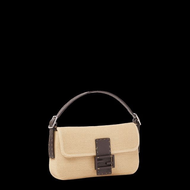 حقيبة Baguette بنسيج محبوك بتصميم عصري أنيق ولمسة فاخرة