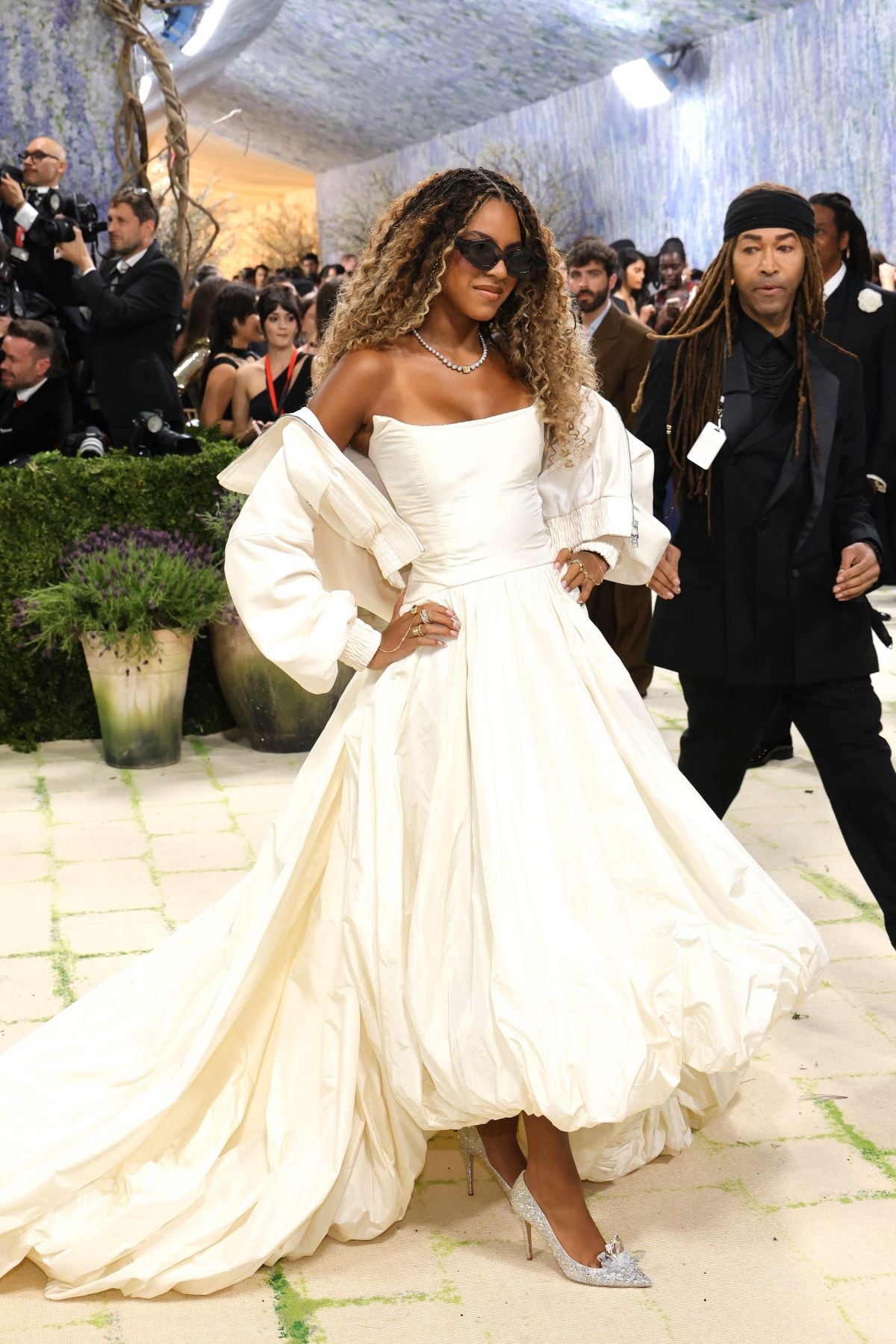 سحر اللون الأبيض يسرق الأضواء في حفل Met Gala 