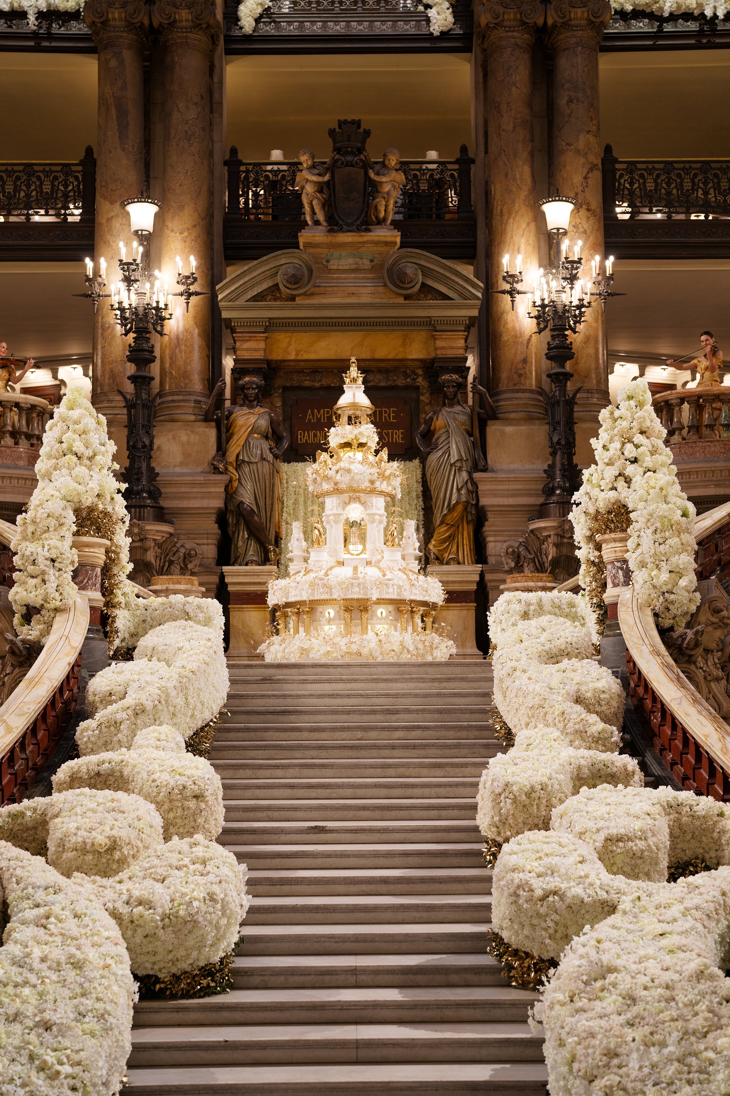 ديكورت فخمة بتفاصيل مبهرة لحفلات الزفاف