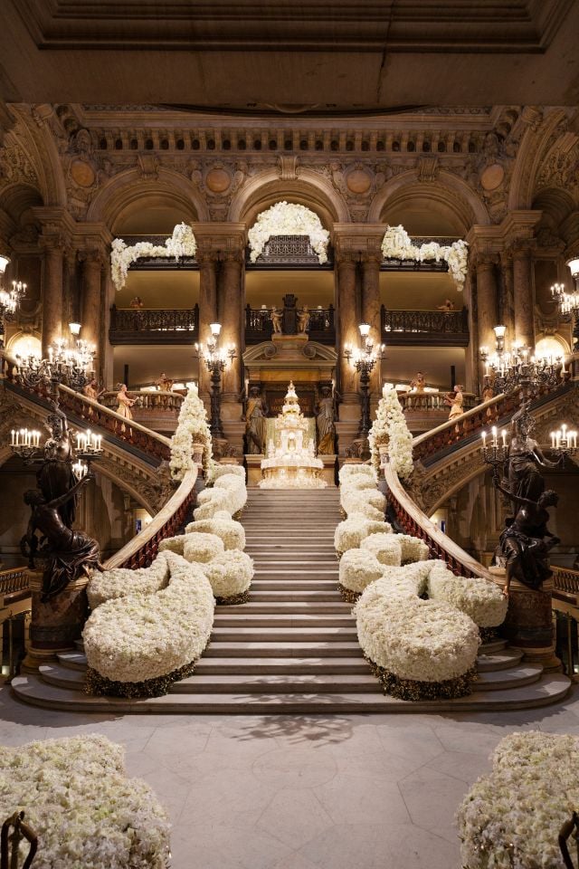 طوني بريس يبتكر ديكورت فخمة بتفاصيل مبهرة لحفلات الزفاف