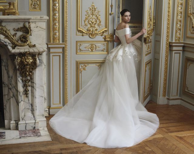من مجموعة ELIE SAAB BRIDAL ربيع وصيف 2027