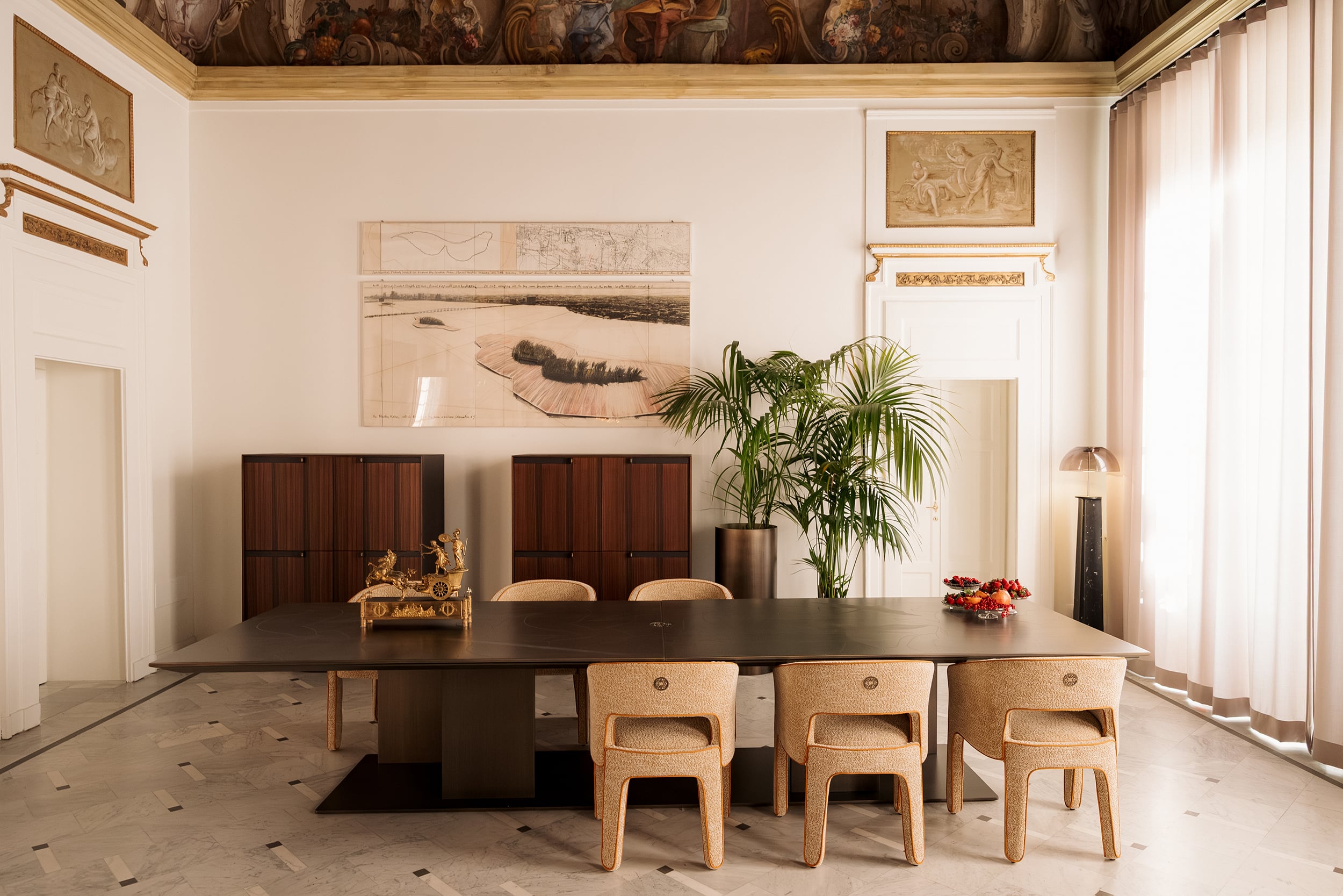 إيلي صعب ميزون – طاولة الطعام أطلس