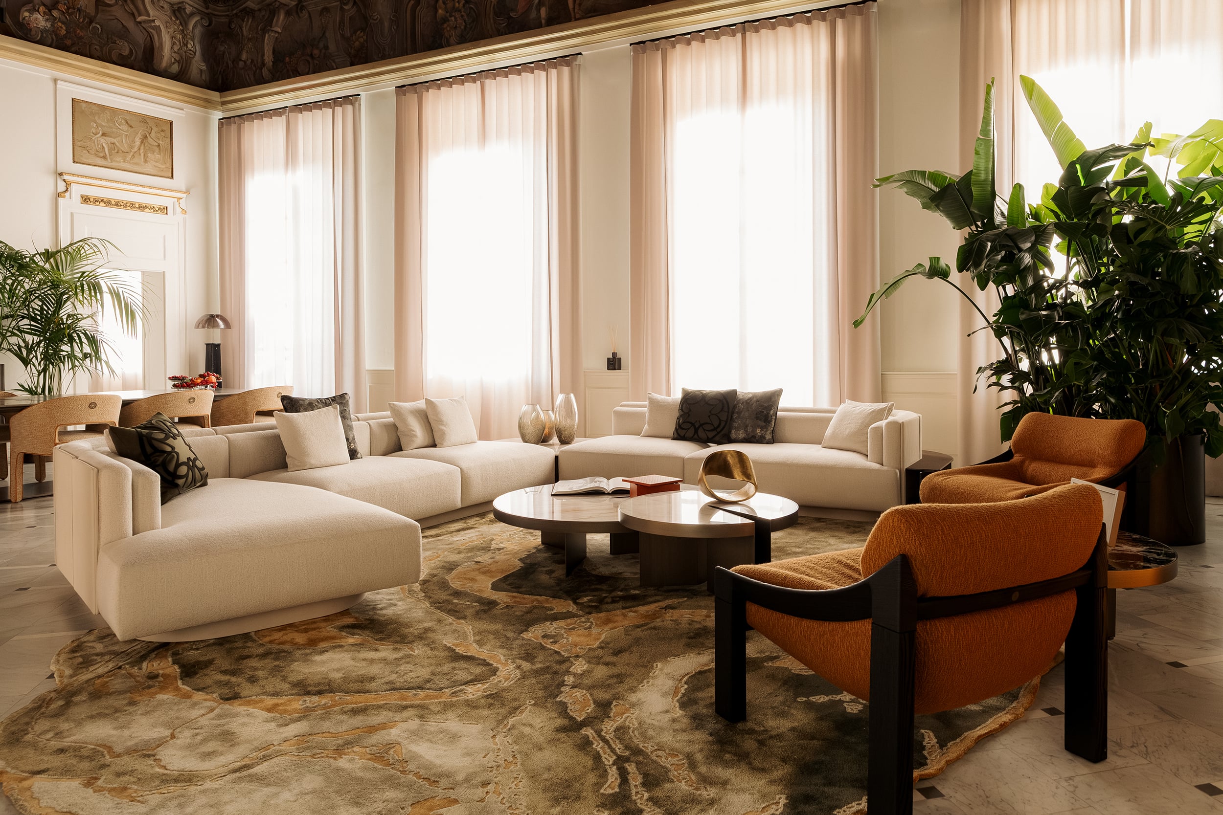 إيلي صعب ميزون – أريكة مانزوني