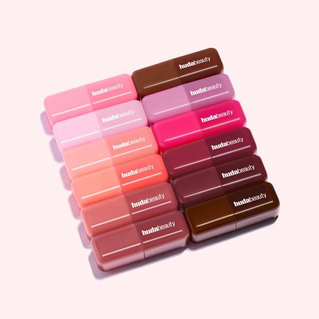 مجموعة لاتيه الفراولة من Huda Beauty