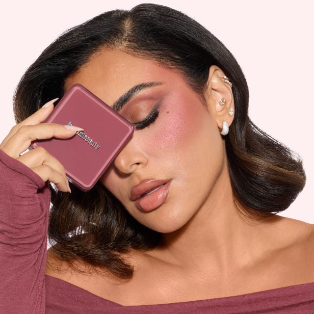 مجموعة لاتيه الفراولة Huda Beauty