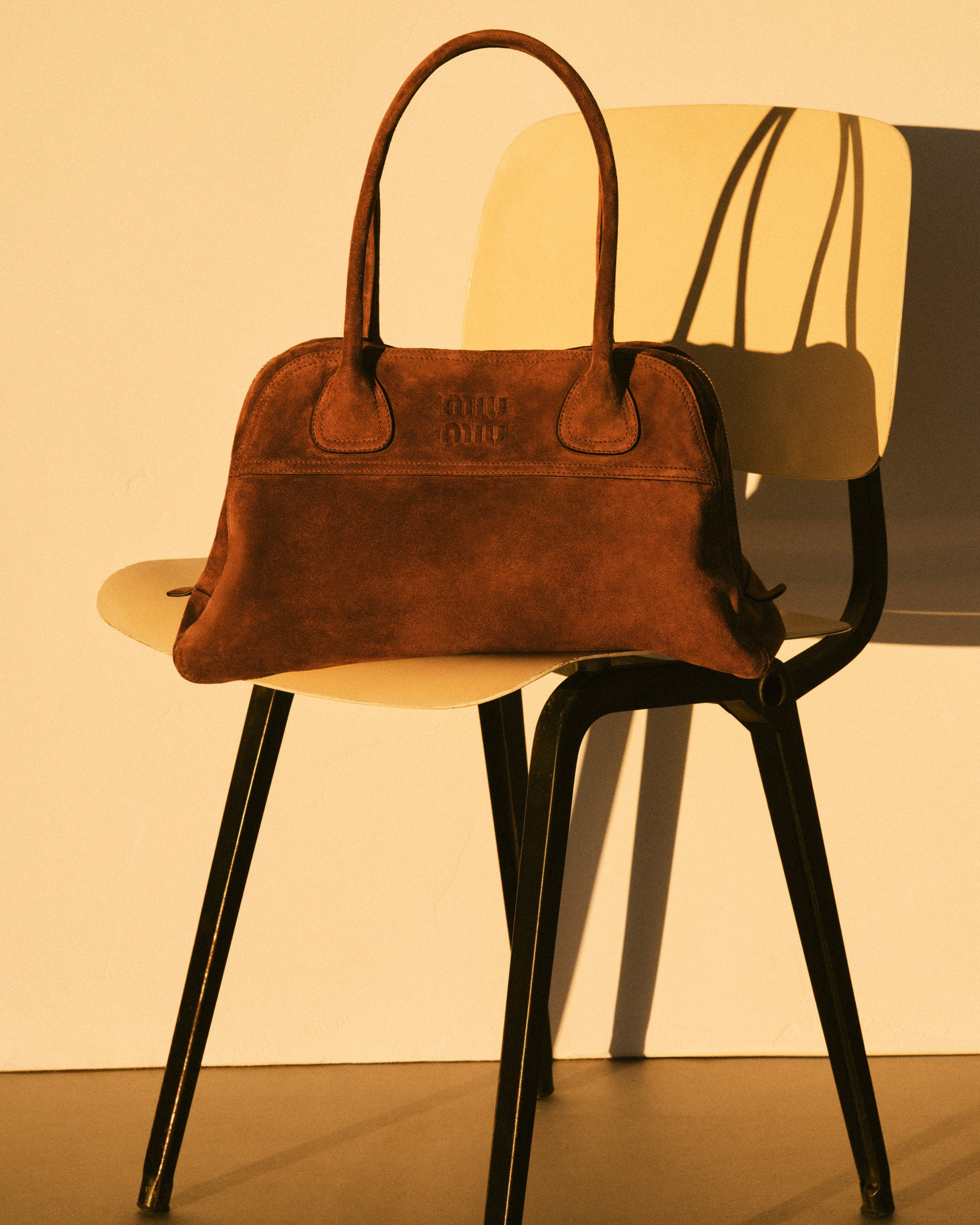 حقيبة من Miu Miu لربيع وصيف 2026