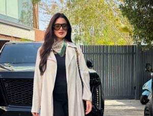 درة تنسق البرمودا الضيق بأكسسوارات ناعمة