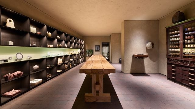 معرض Chawan Cabinet للفنان Theaster Gatesمن Prada