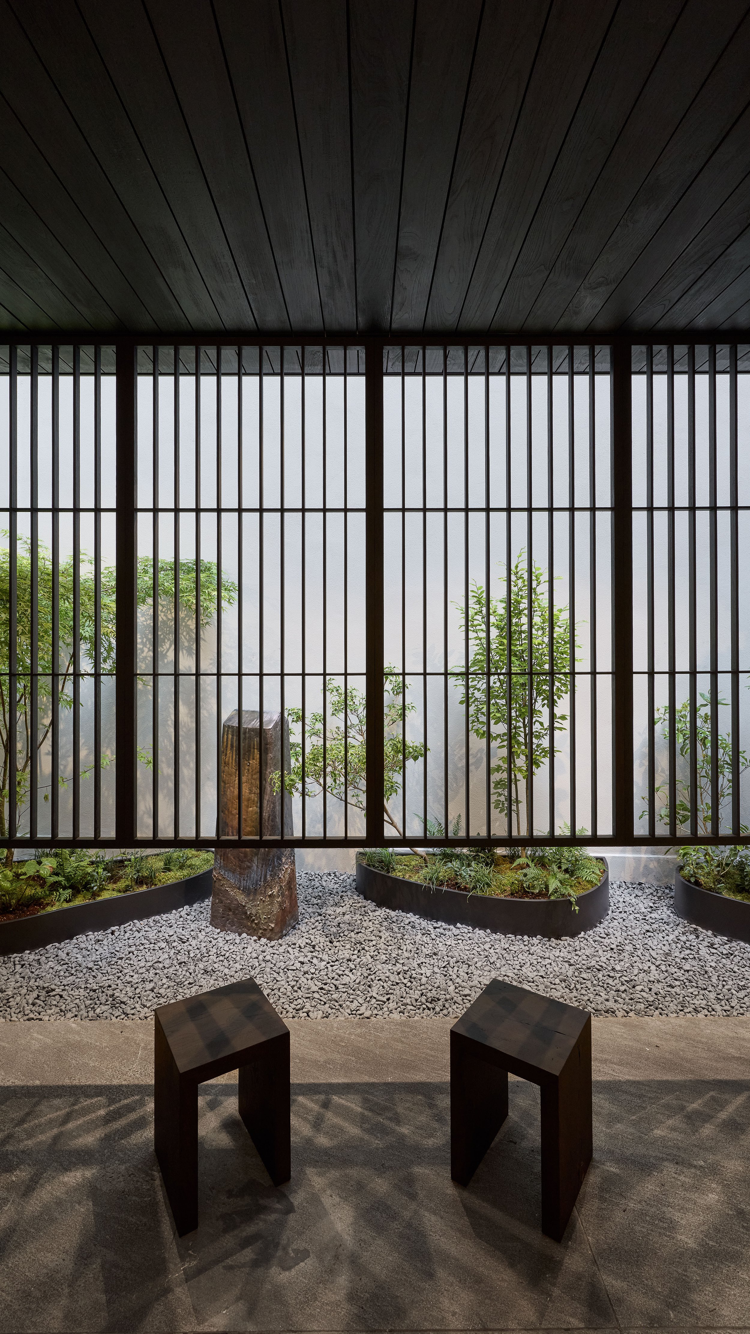 معرض Chawan Cabinet للفنان Theaster Gatesمن Prada