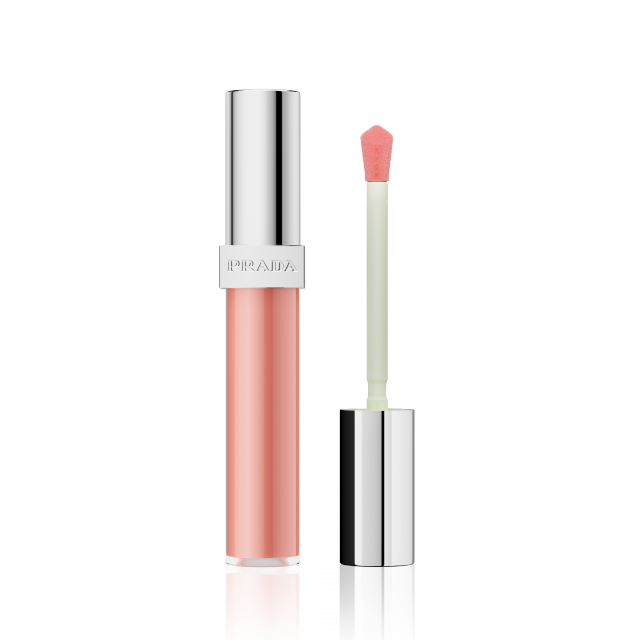 Prada Reflection شفاه مشرقة بلمسة أنثوية هادئة وفاخرة