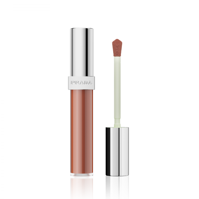 Prada Reflection لمعة راقية تعكس روح الحداثة والأناقة