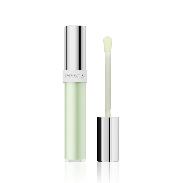 Prada Reflection تأثير لامع بسيط يعكس جمالًا عصريًا متوازنًا