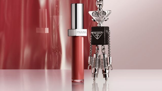 Prada Reflection إشراقة شفاه أنثوية تجمع بين البساطة والفخامة