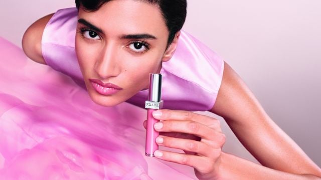 مجموعة PRADA REFLECTION... لمعان يعكس حضورك المتفرّد