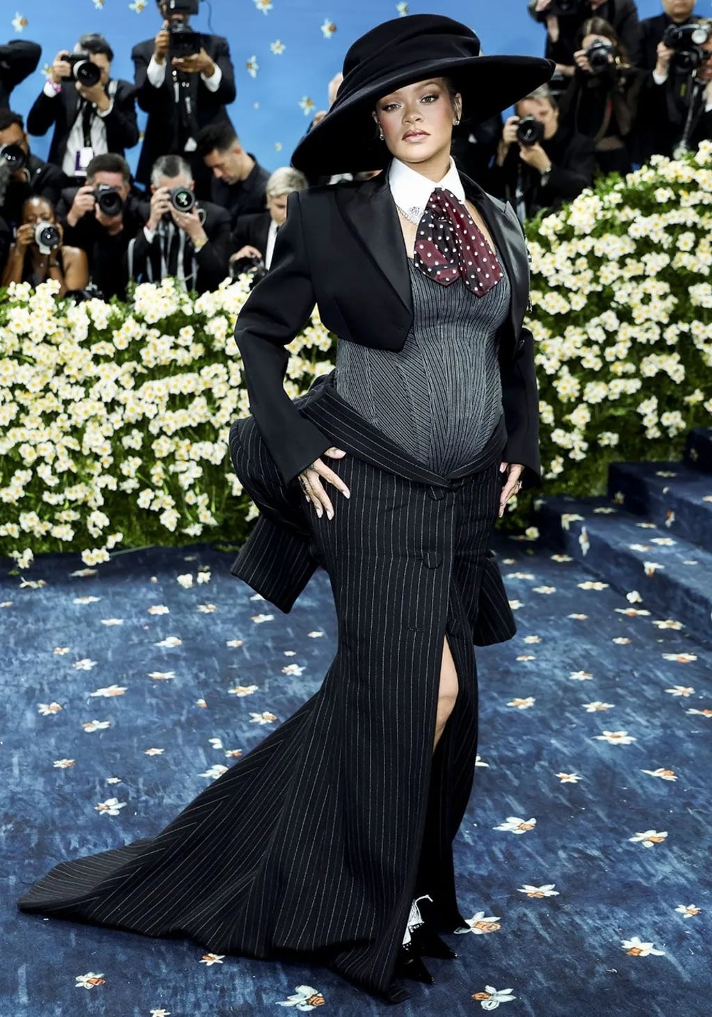vdihkh  بإطلالة من Marc Jacobs