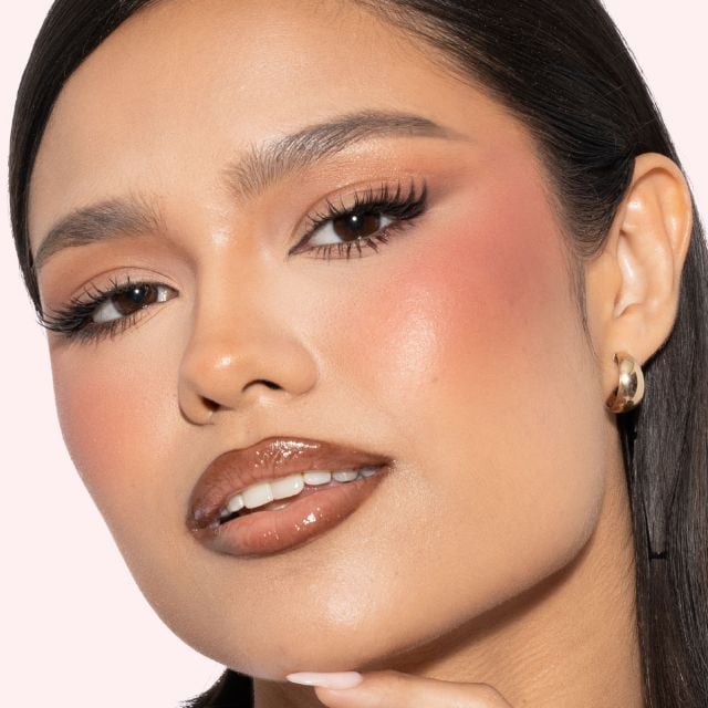 ألوان منعشة... إطلالة ساحرة مع مجموعة لاتيه الفراولة