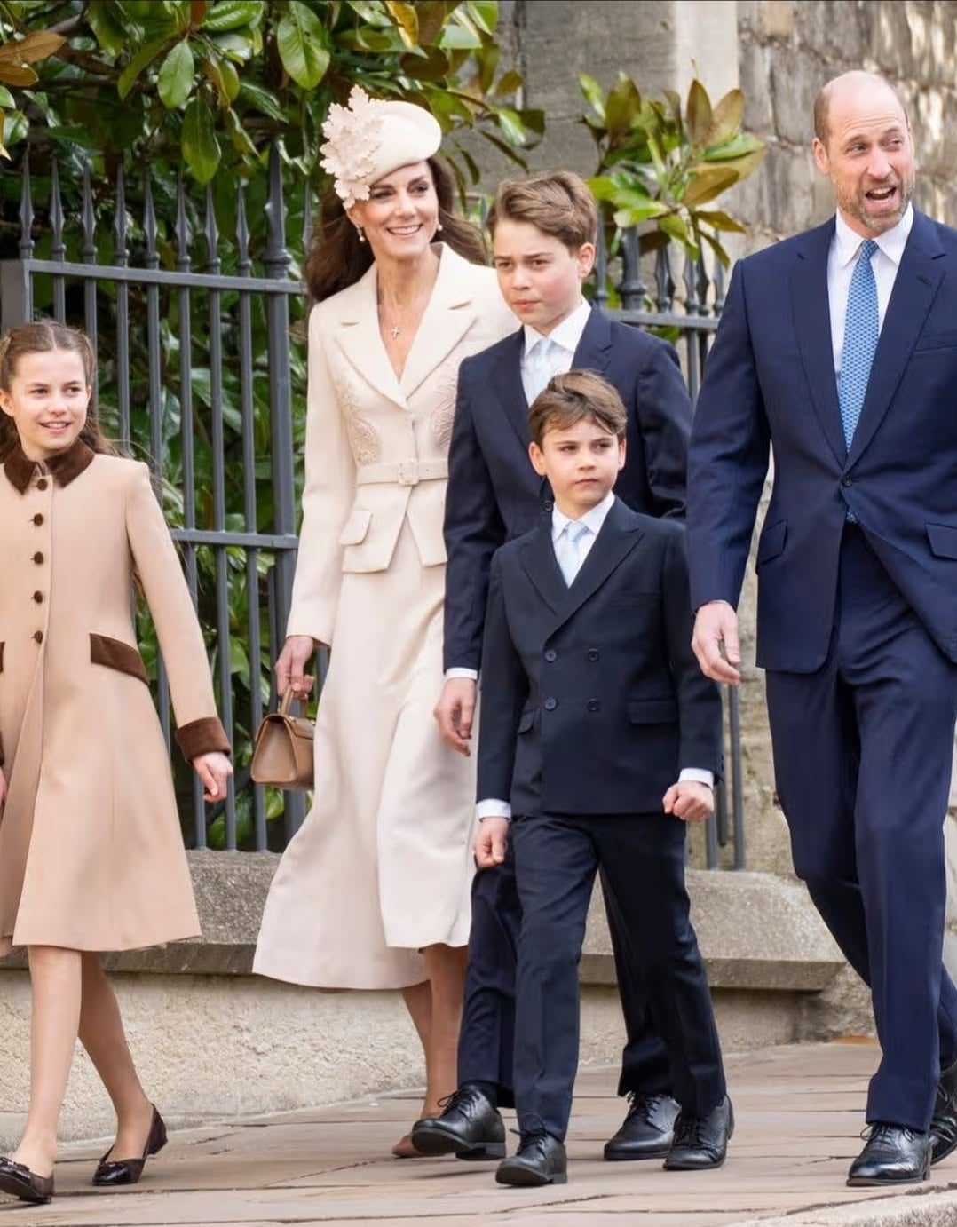 كيت ميدلتون تلفت الأنظار بإطلالة مونوكرومية أنيقة