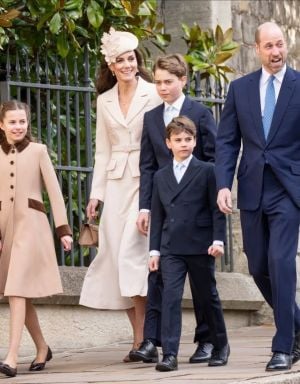 كيت ميدلتون تلفت الأنظار بإطلالة مونوكرومية أنيقة