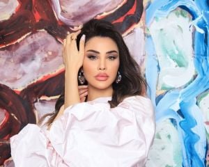 أميمة طالب تلفت الأنظار بفستان ضيّق بتصميم مبتكر