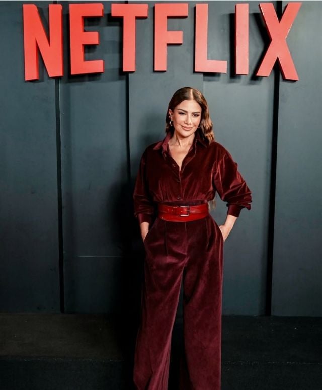 صبا مبارك بالمخمل الفخم