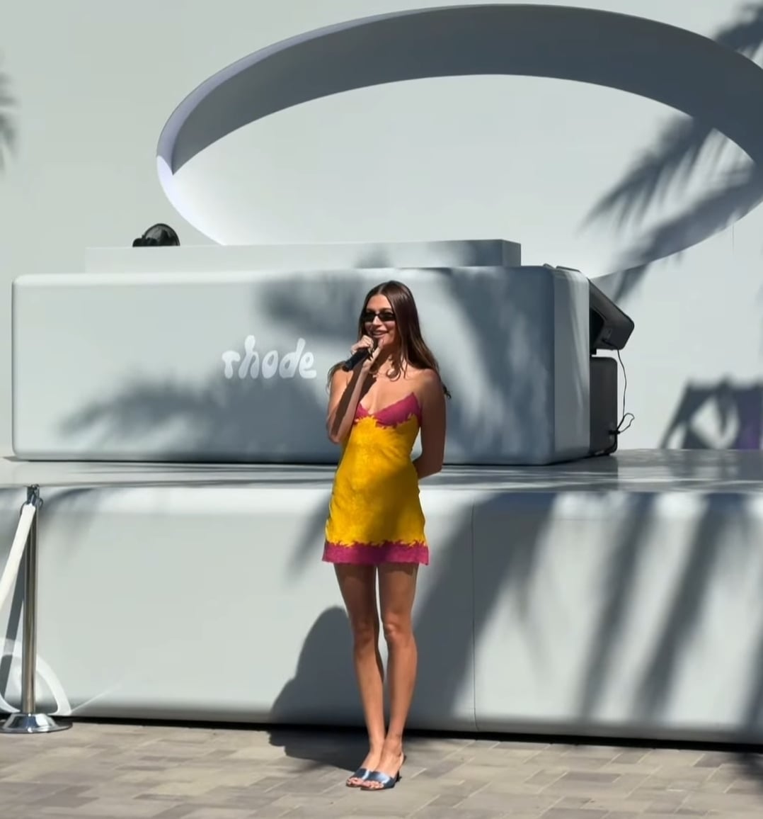 هايلي بيبر تلفت الأنظار بفستانها القصير في مهرجان كوتشيلا