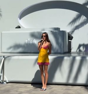 هايلي بيبر تلفت الأنظار بفستانها القصير في مهرجان كوتشيلا