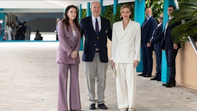 الأميرة شارلين بإطلالة أنيقة باللون البيج 