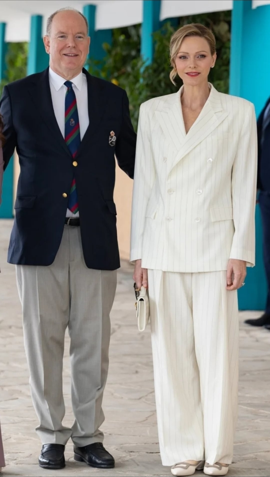 الأميرة شارلين تختار بدلة من الصوف الناعم بتصميم أنيق