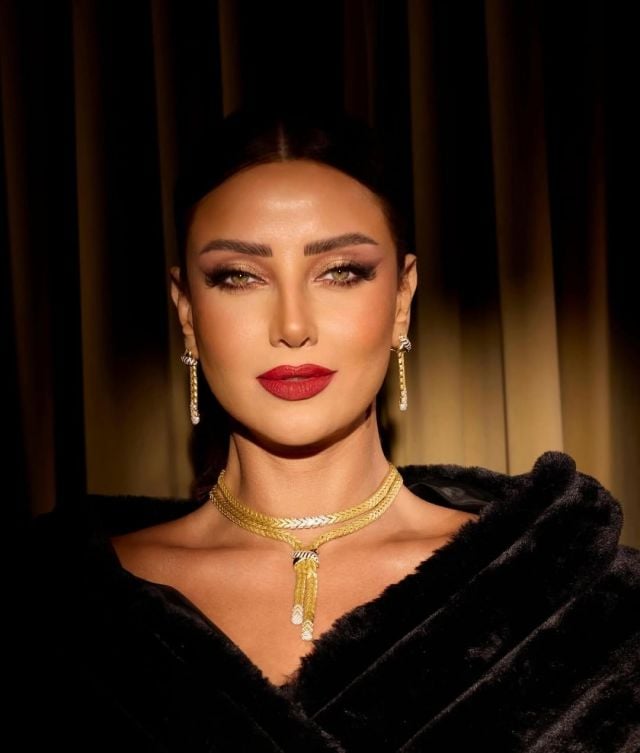 الإعلامية رضوى الشربيني بإطلالة مبهرة