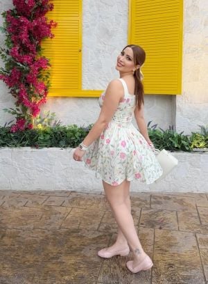 من هنا الزاهد إلى نسرين طافش... نقوش الزهور تتصدّر الموضة النسائية