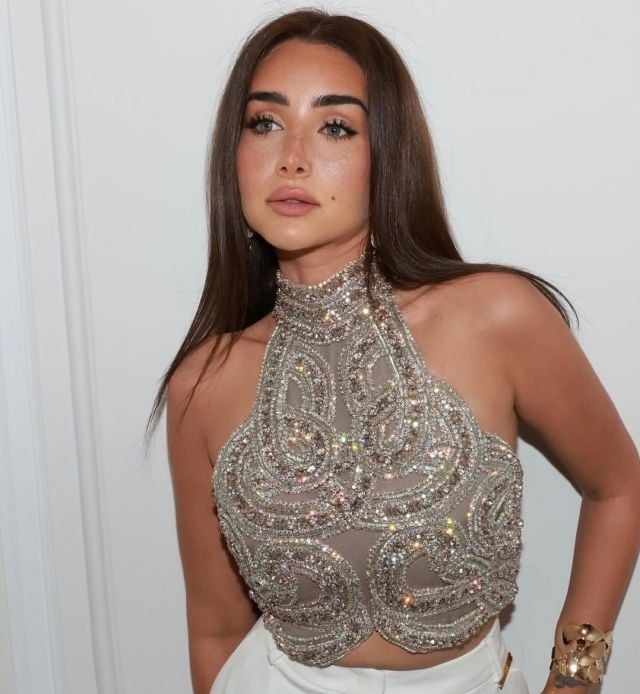 النجمة هنا الزاهد بإطلالة ناعمة