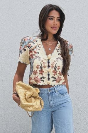 الدنيم موضة لا تغيب عن ستايل المؤثّرات السعوديات