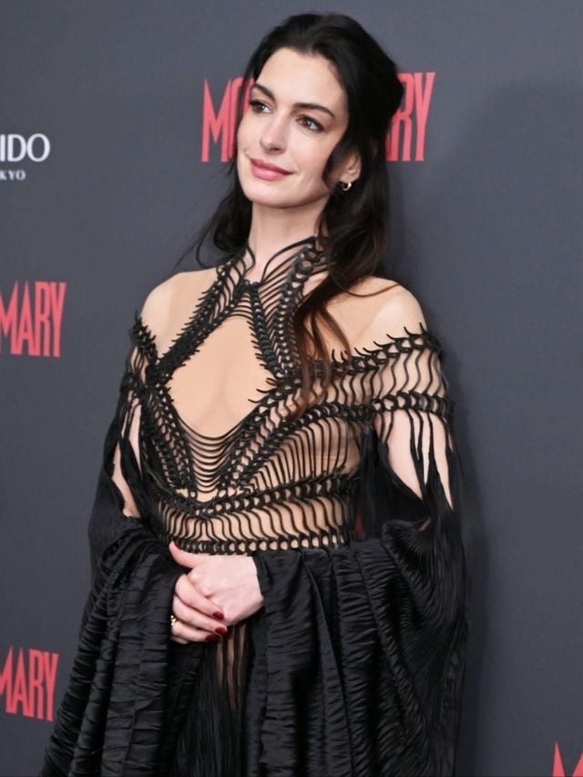 آن هاثاواي بإطلالة ناعمة في عرض Mother Mary