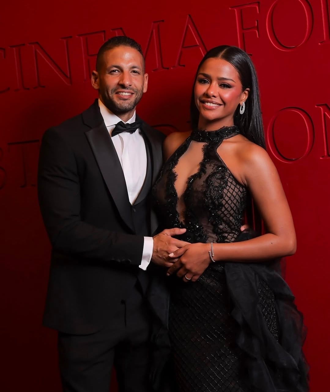 أسماء أبو اليزيد تفاجئ الجميع وتستعرض حملها بصور عفوية