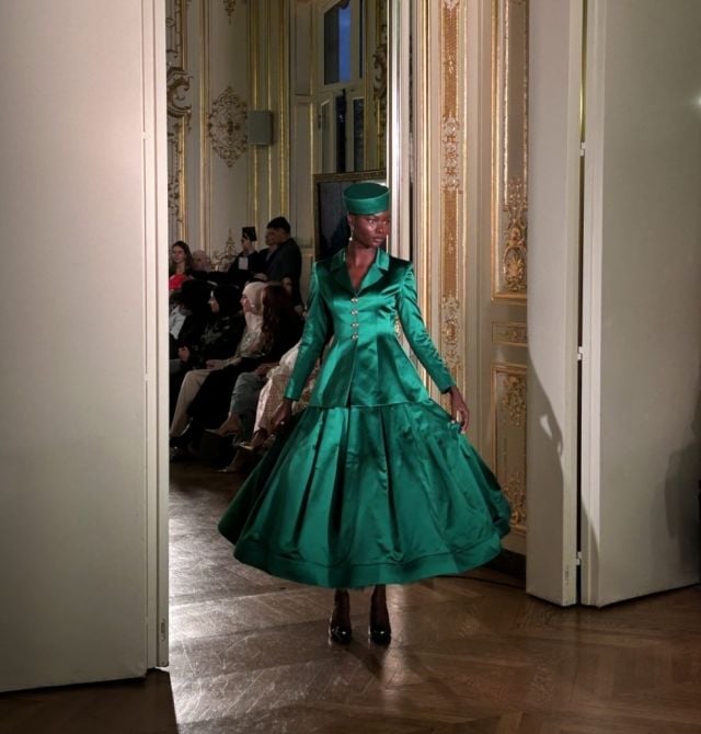 عرض من اسبوع الموصة المحتشمة في باريس