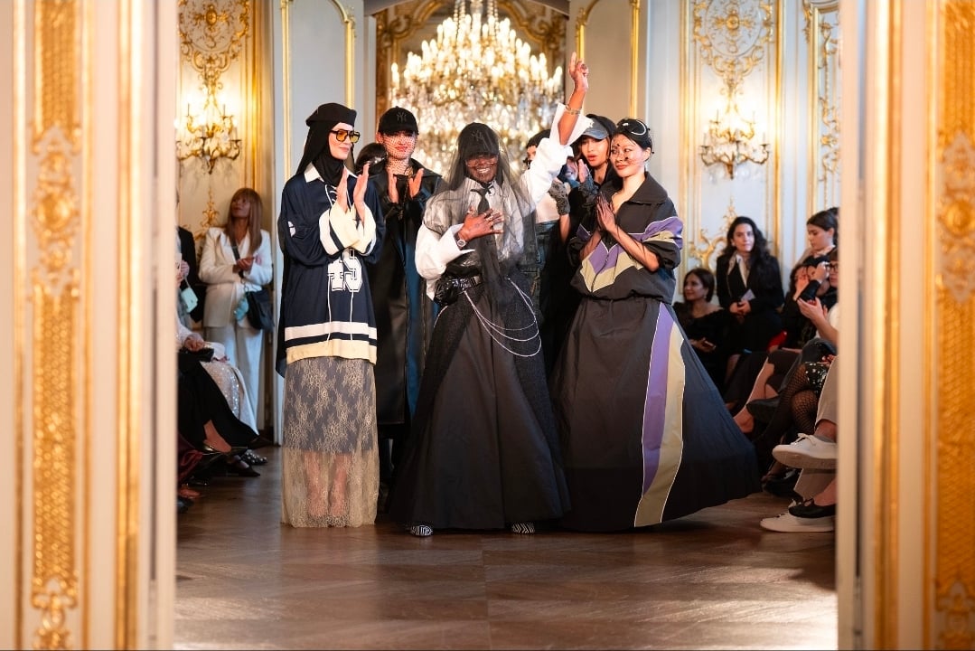 أسبوع الأزياء المحتشمة في باريس... الأناقة المدروسة والرقي