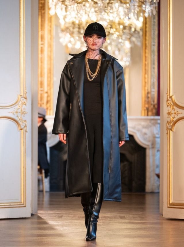 عروض للملابس المحتشمة في باريس