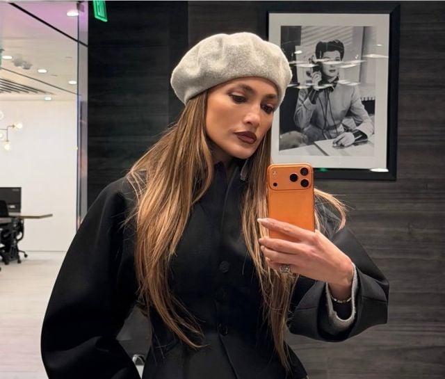 جينيفر لوبيز تستعرض لياقتها البدنية بصور عفوية