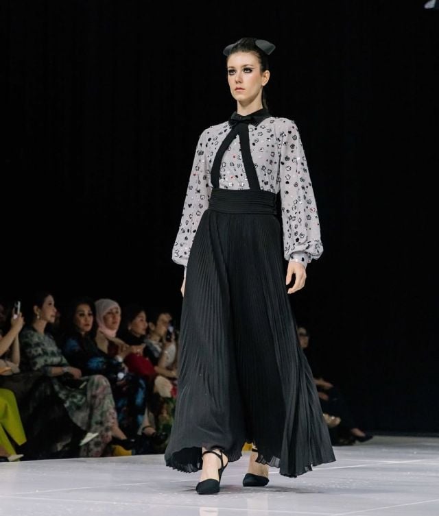 تنانير الثنيات الطويلة الأنيقة