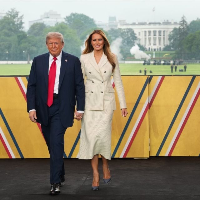 ميلانيا ترامب… رحلة من الإطلالات اللافتة إلى الأناقة الهادئة