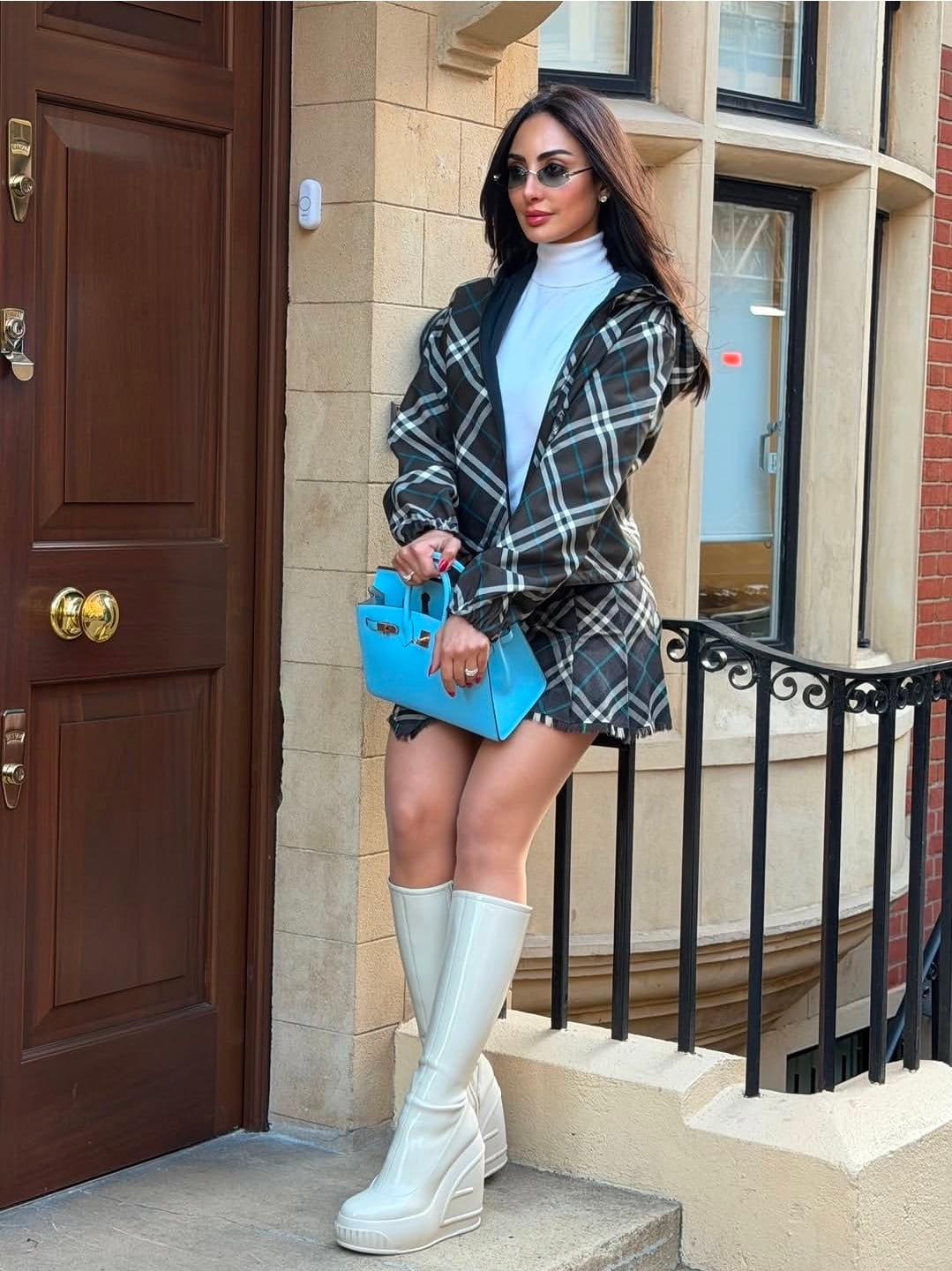 نور الغندور تستعرض مجموعة من الهدايا الفخمة من Chanel 
