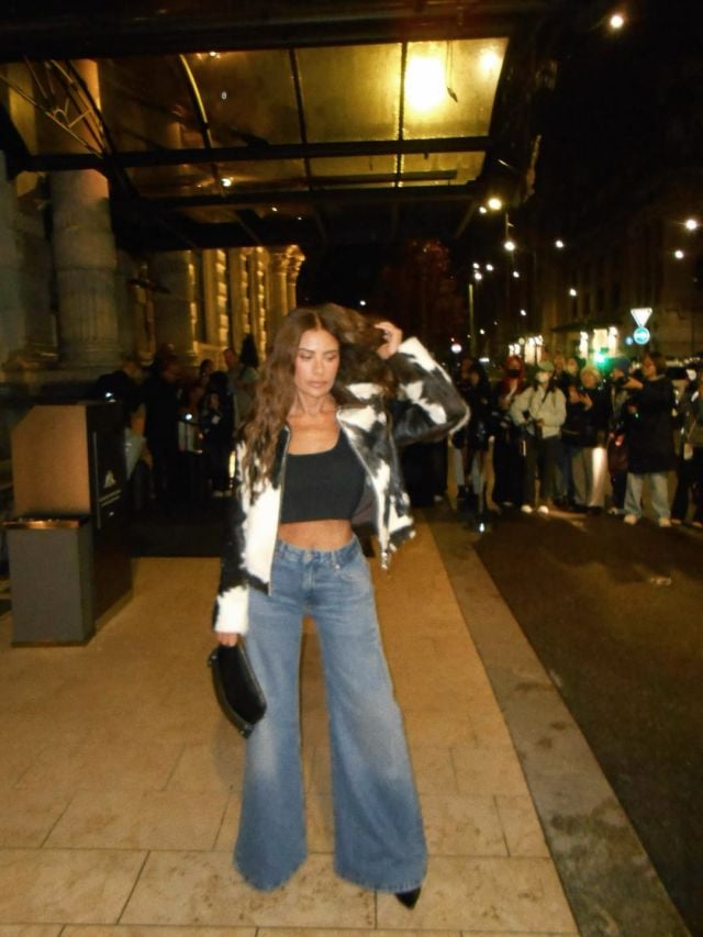 صبا مبارك بالكروب توب والجينز… جرأة شبابية لافتة