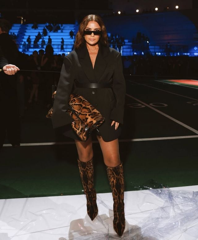 صبا مبارك بفساتين البليزر القصيرة… أناقة قوية وعصرية