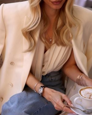 دليلك الكامل لتكديس المجوهرات بأسلوب أنثوي مع Happy Hearts من Chopard