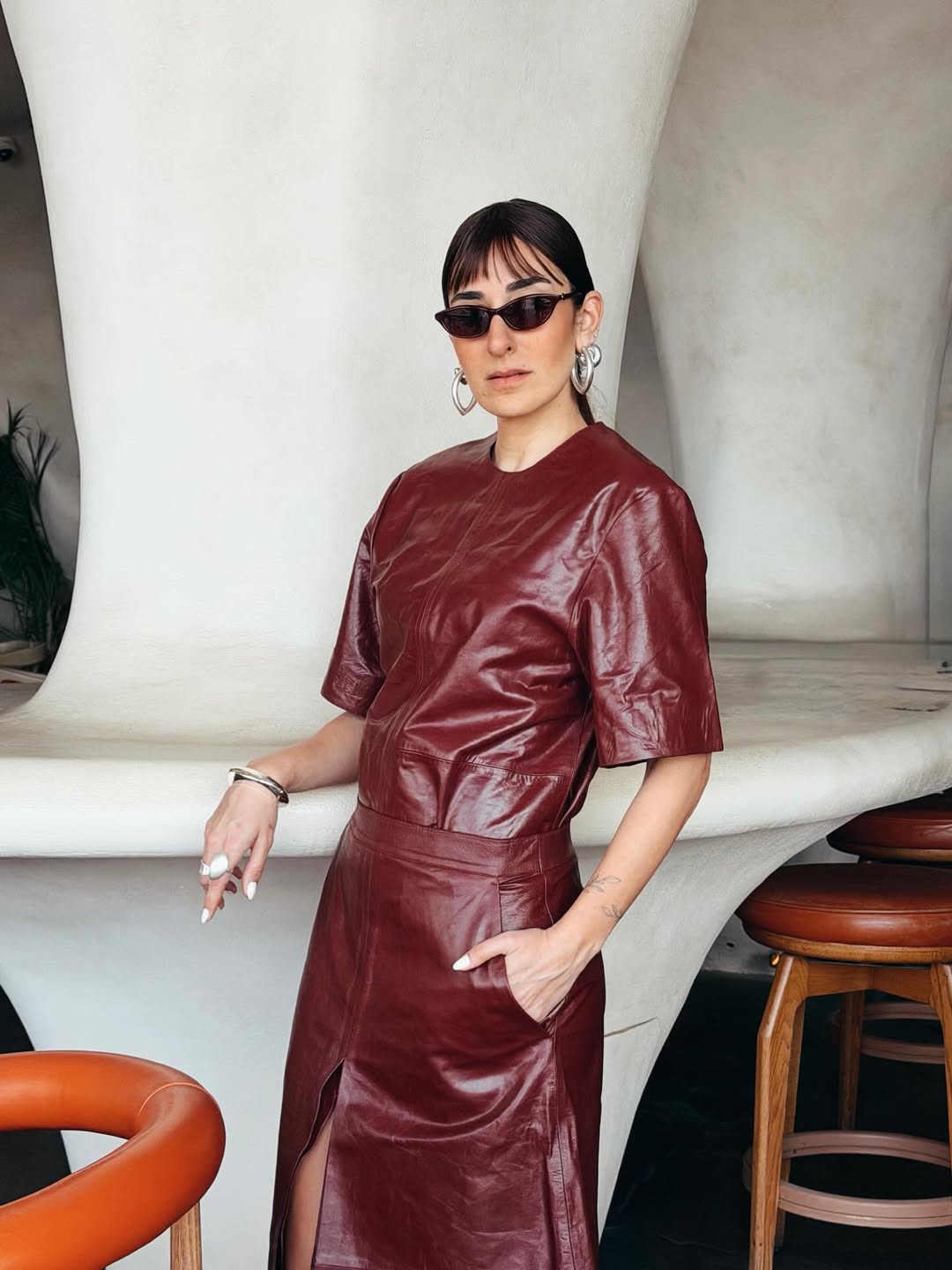 أمينة خليل بفستان من الجلد اللماع