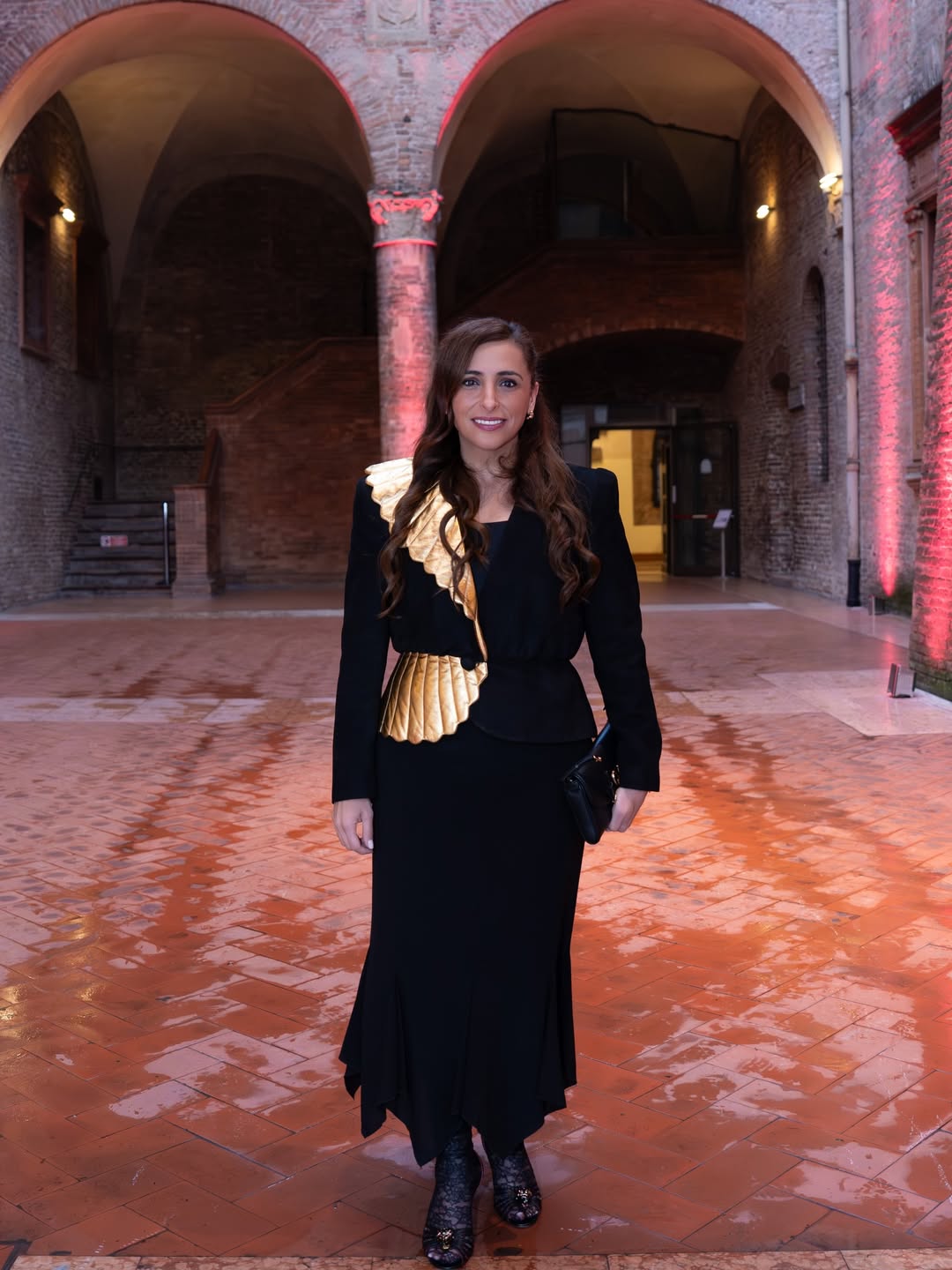 الشيخة بدور القاسمي تتألق بإطلالة فاخرة في جوائز Publisher 2026