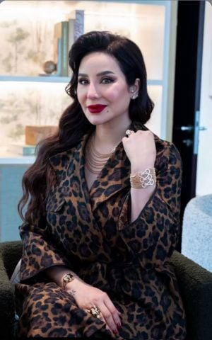 لجين عمران تتألق بفستان ليوبارد بطابع كلاسيكي لافت