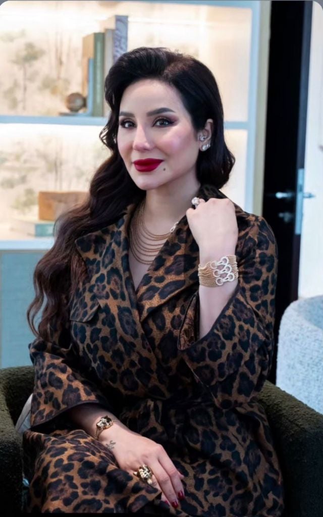 لجين عمران تتألق بفستان ليوبارد بطابع كلاسيكي لافت