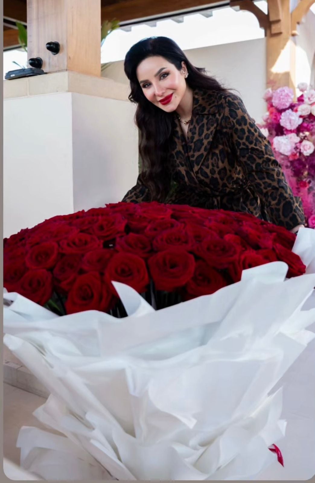 إطلالة كلاسيكية جريئة… لجين عمران تتألق بنقشة الليوبارد